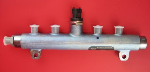 Duramax LLY Fuel Rail OEM Bosch Right / Passenger Side F00R001512, 97303658, 8-97303-658-2, LLY Fuel Rail, LLY Right Fuel Rail, LLY Passenger Fuel Rail, LLY RH Fuel Rail, LLY Duramax Fuel Rail, LLY Diesel Fuel Rail, LLY Common Rail, LLY Duramax Fuel Rail